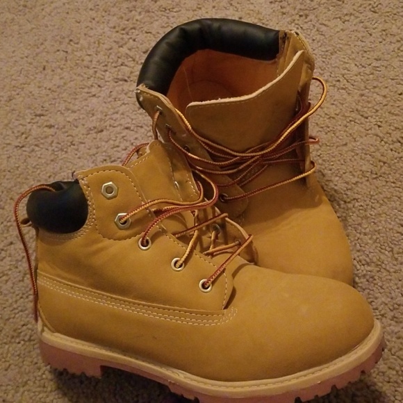 Boys Boots - Picture 2 of 3